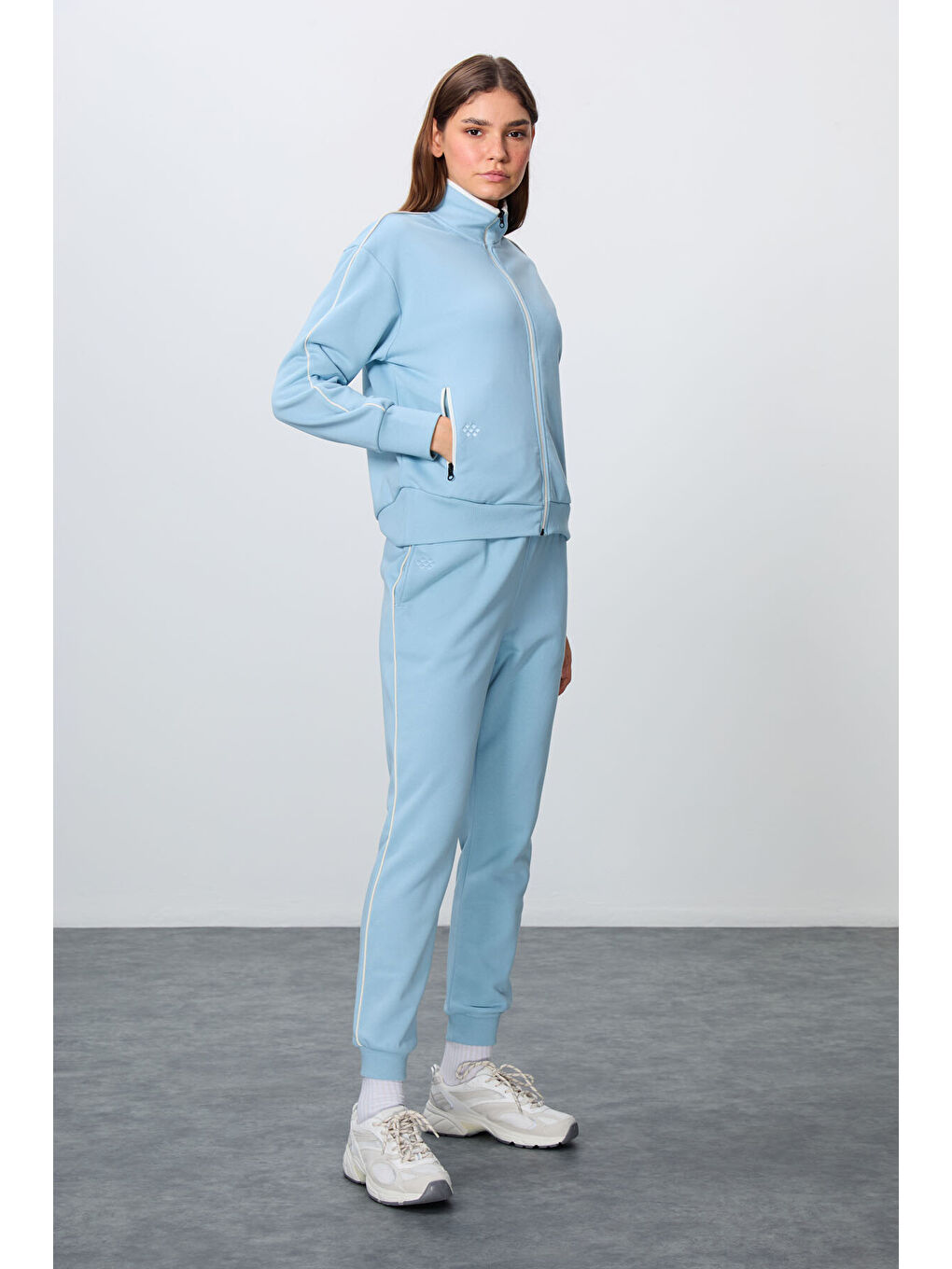 Açık Mavi Kompakt Pamuklu Kalın Pürüzsüz Dokulu Dik Yaka Oversize Fit Kadın Eşofman Takım - 95340-2