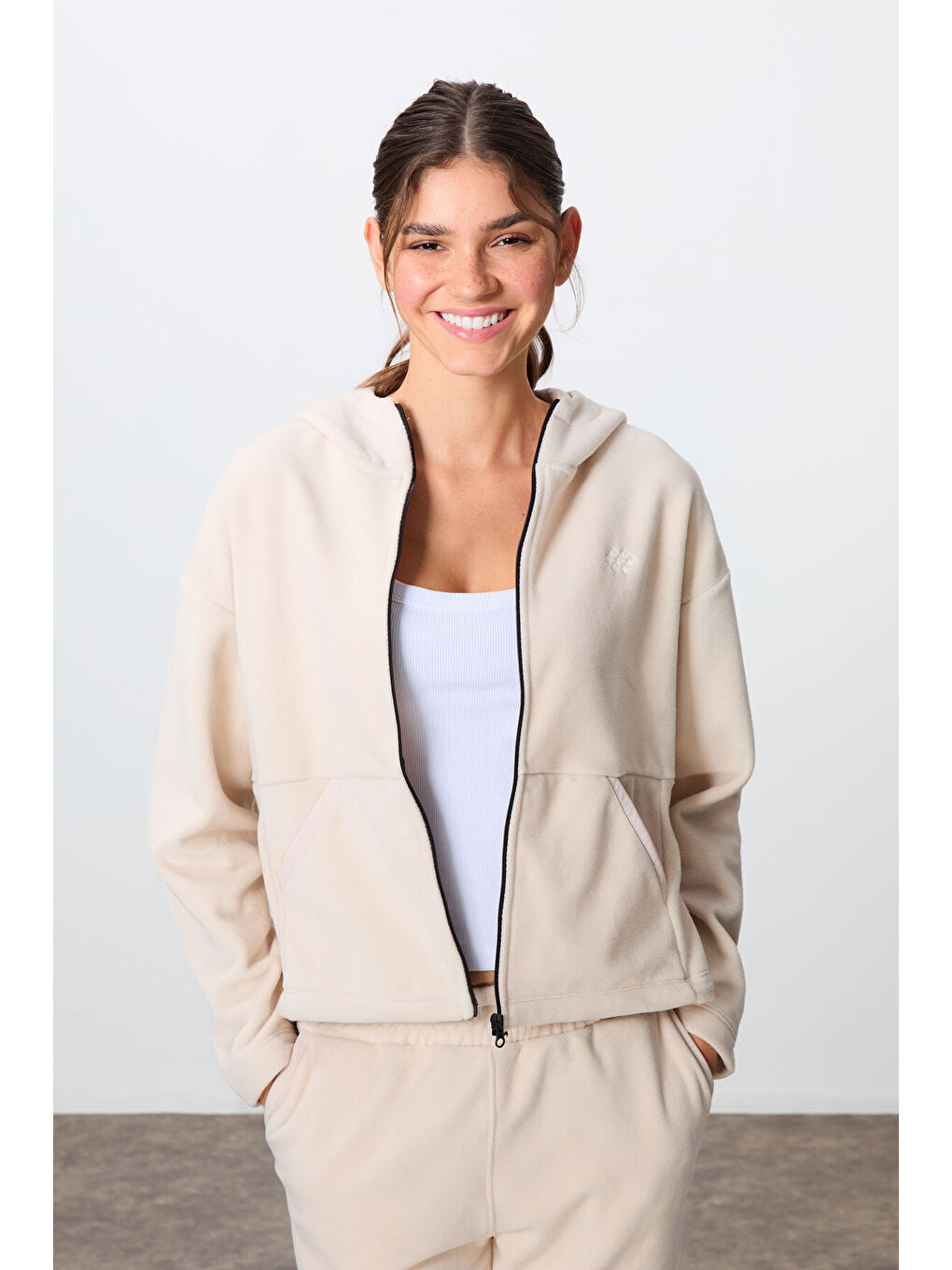 Bej Kalın Yumuşak Dokulu Kapüşonlu Oversize Nakışlı Polar Kadın Eşofman Takım  95338-1