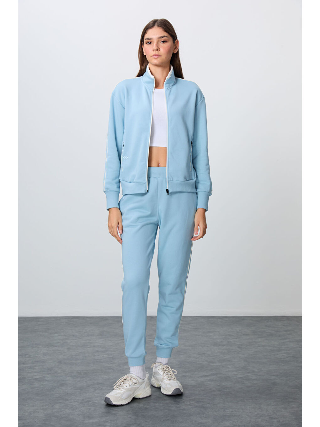 Açık Mavi Kompakt Pamuklu Kalın Pürüzsüz Dokulu Dik Yaka Oversize Fit Kadın Eşofman Takım - 95340-4