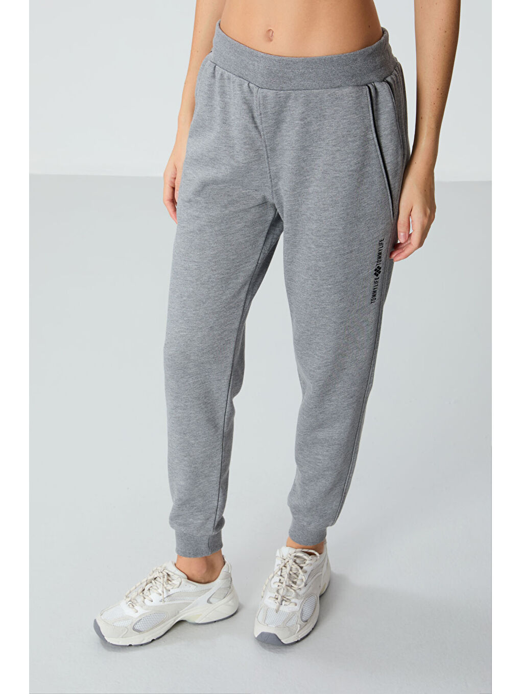 Gri Melanj Kompakt Pamuklu Kalın Pürüzsüz Dokulu Standart Fit Kadın Eşofman Altı - 94660-1