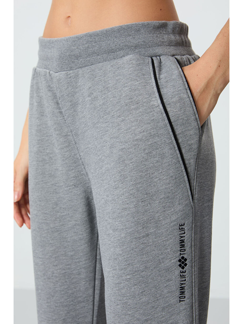 Gri Melanj Kompakt Pamuklu Kalın Pürüzsüz Dokulu Standart Fit Kadın Eşofman Altı - 94660-2