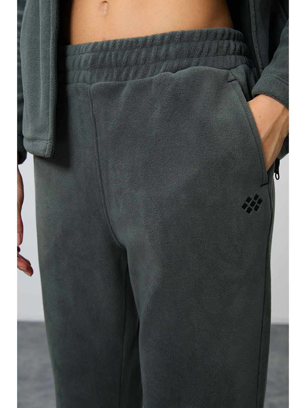 Haki Kalın Yumuşak Dokulu Dik Yaka Oversize Nakışlı Polar Kadın Eşofman Takım -95339-4