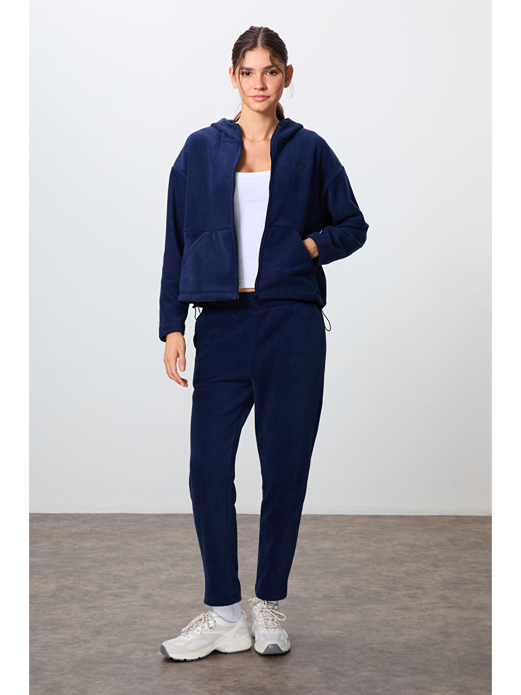 Lacivert Kalın Yumuşak Dokulu Kapüşonlu Oversize Nakışlı Polar Kadın Eşofman Takım  95338-4