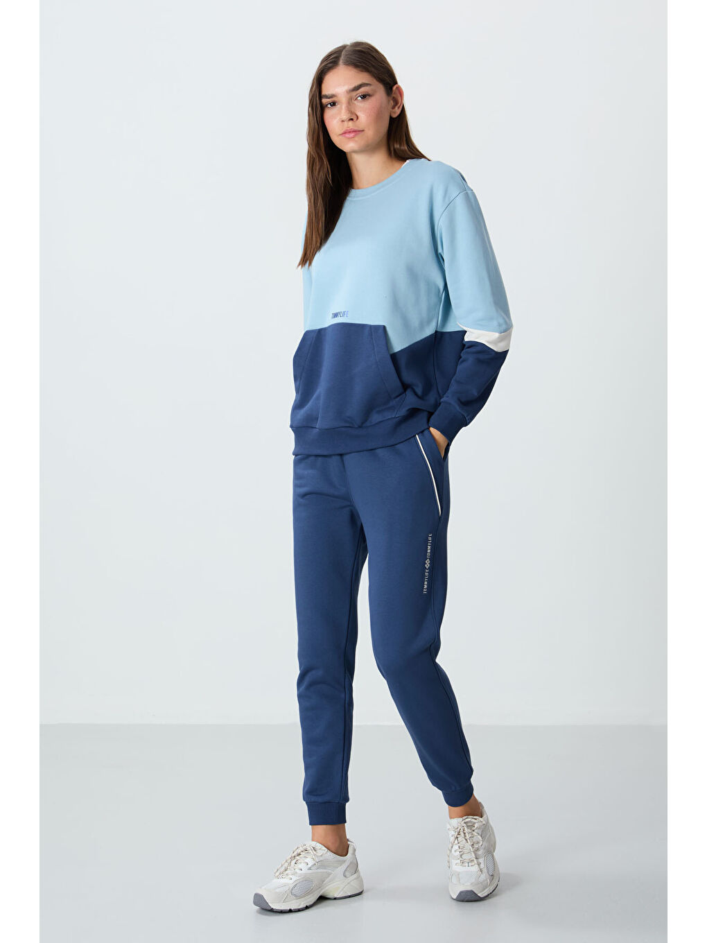 Mavi Parlament Kompakt Pamuklu Kalın Pürüzsüz Dokulu Standart Fit Kadın Eşofman Altı - 94660