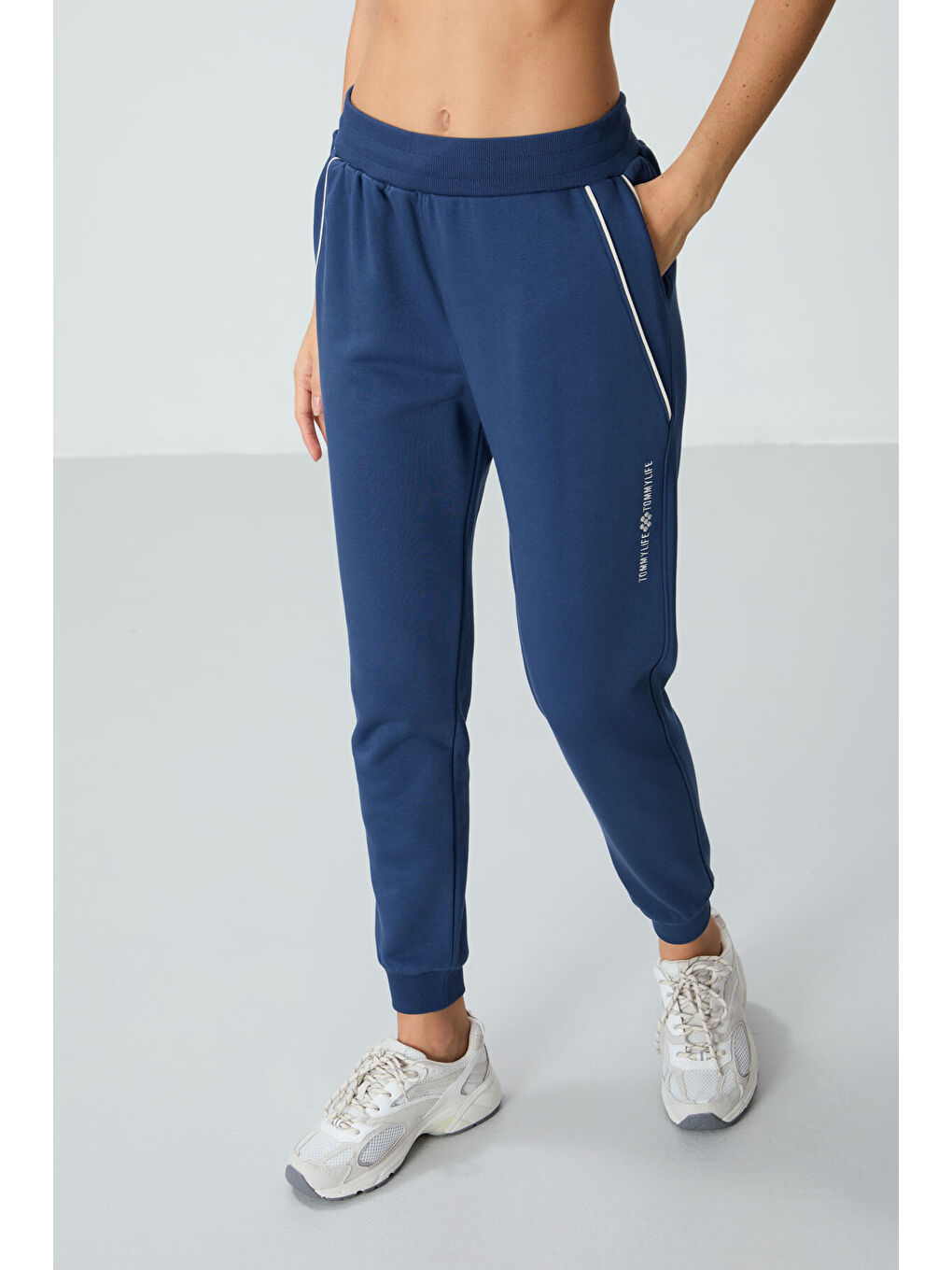 Mavi Parlament Kompakt Pamuklu Kalın Pürüzsüz Dokulu Standart Fit Kadın Eşofman Altı - 94660-3