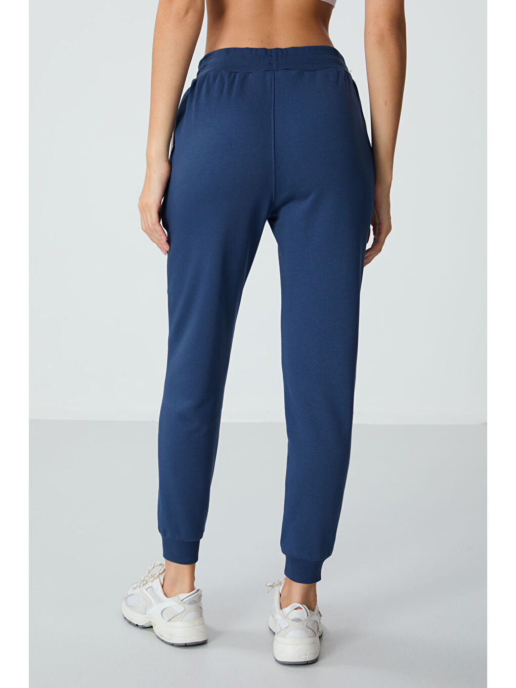 Mavi Parlament Kompakt Pamuklu Kalın Pürüzsüz Dokulu Standart Fit Kadın Eşofman Altı - 94660-4