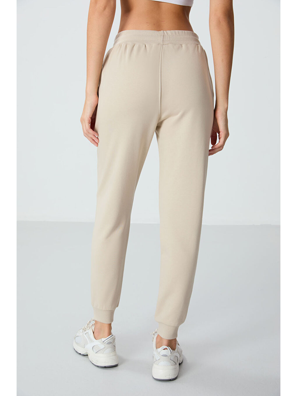 Bej Kompakt Pamuklu Kalın Pürüzsüz Dokulu Standart Fit Kadın Eşofman Altı - 94660-4