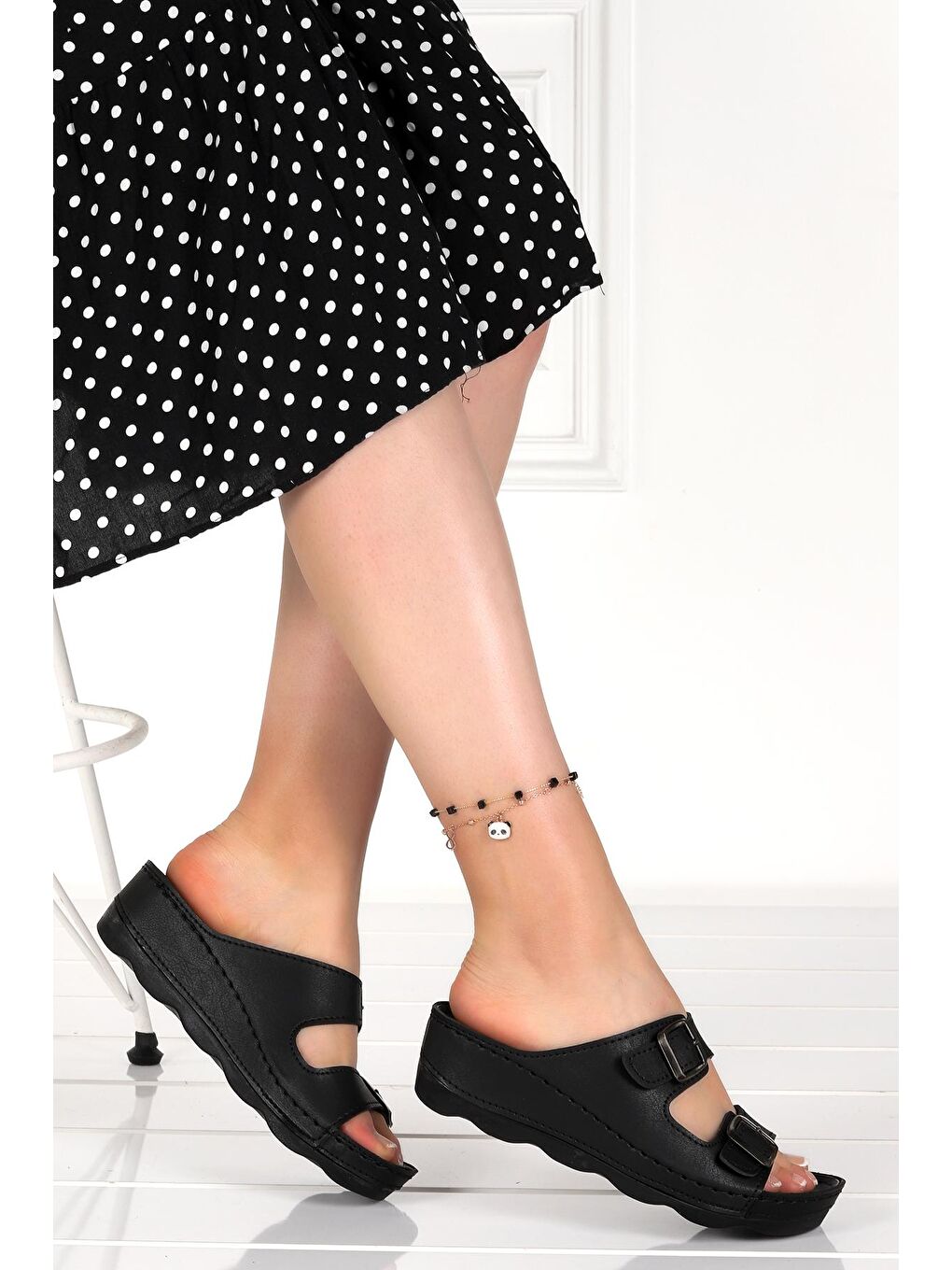 Siyah Günlük 4 Cm Topuklu Kemerli Kadın Terlik Ary 37-448-2