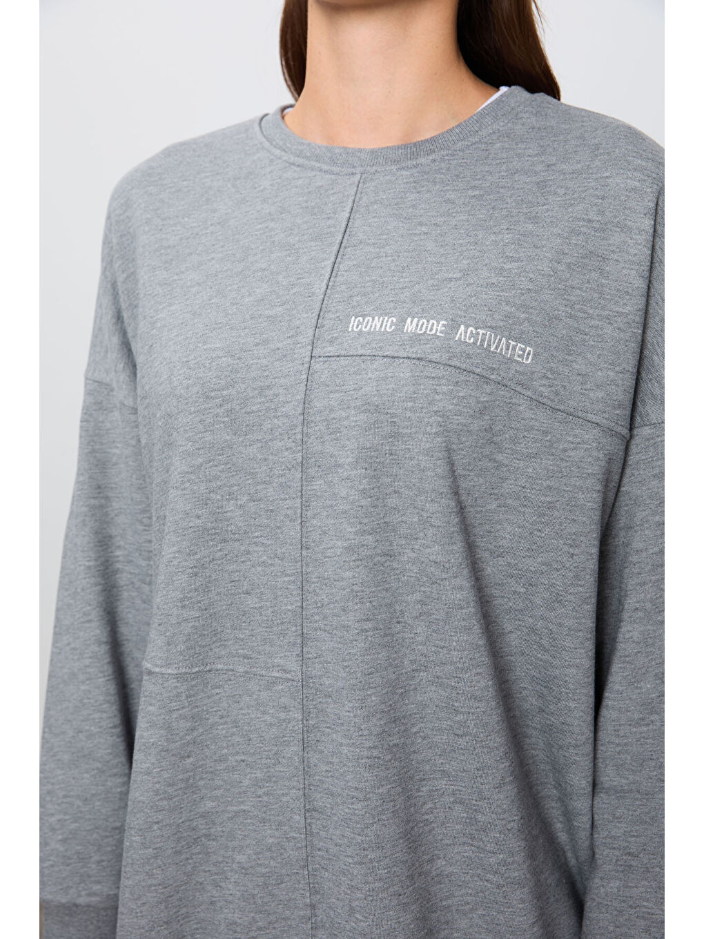 Gri Melanj Kompakt Pamuklu Kalın Pürüzsüz Dokulu O Yaka Oversize Fit Kadın Sweatshirt - 97288-1