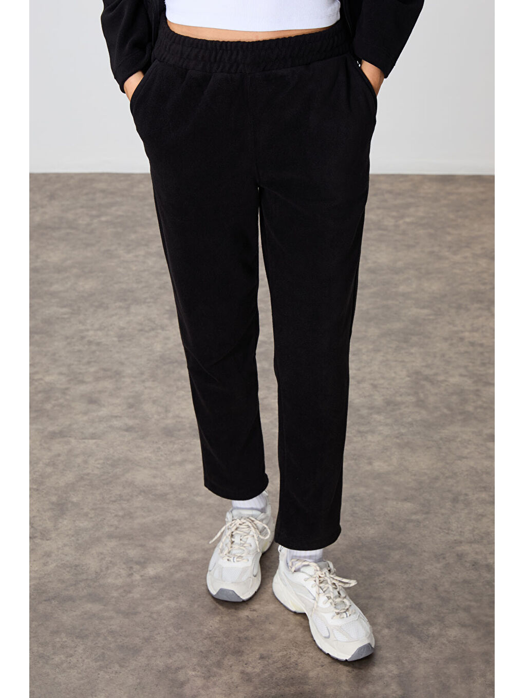 Siyah Kalın Yumuşak Dokulu Kapüşonlu Oversize Nakışlı Polar Kadın Eşofman Takım  95338-2