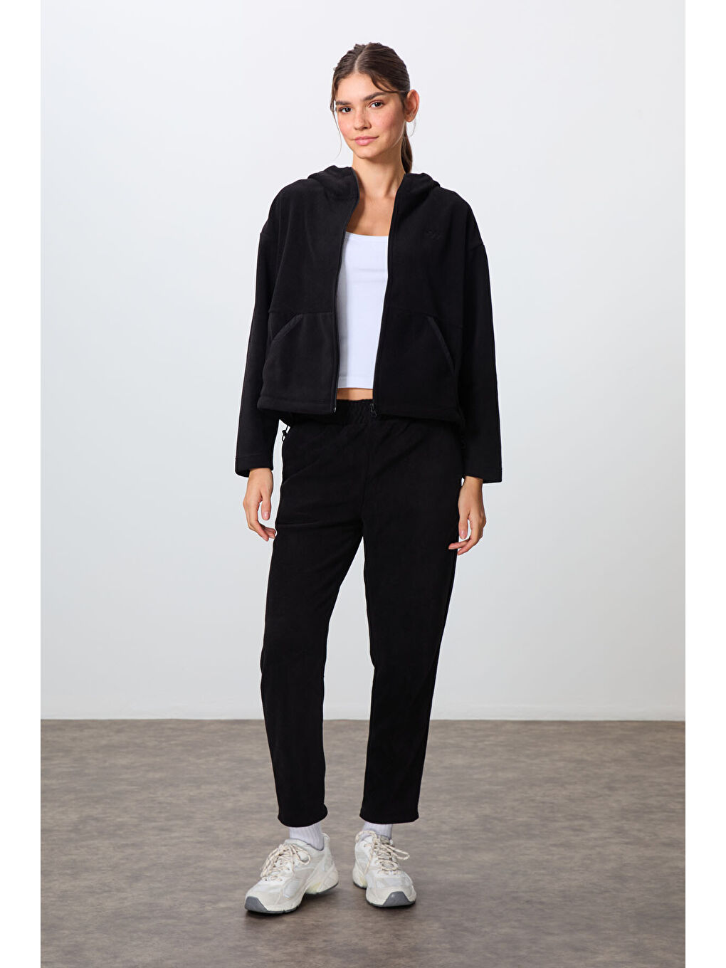 Siyah Kalın Yumuşak Dokulu Kapüşonlu Oversize Nakışlı Polar Kadın Eşofman Takım  95338-3