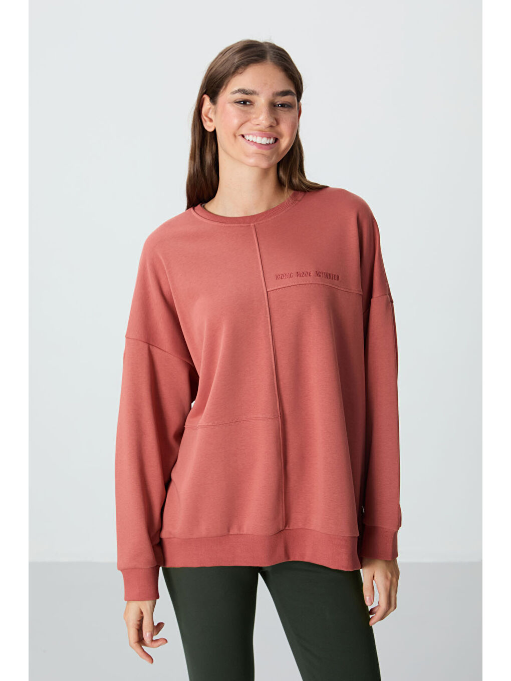 Kahverengi Kiremit Kompakt Pamuklu Kalın Pürüzsüz Dokulu O Yaka Oversize Fit Kadın Sweatshirt - 97288