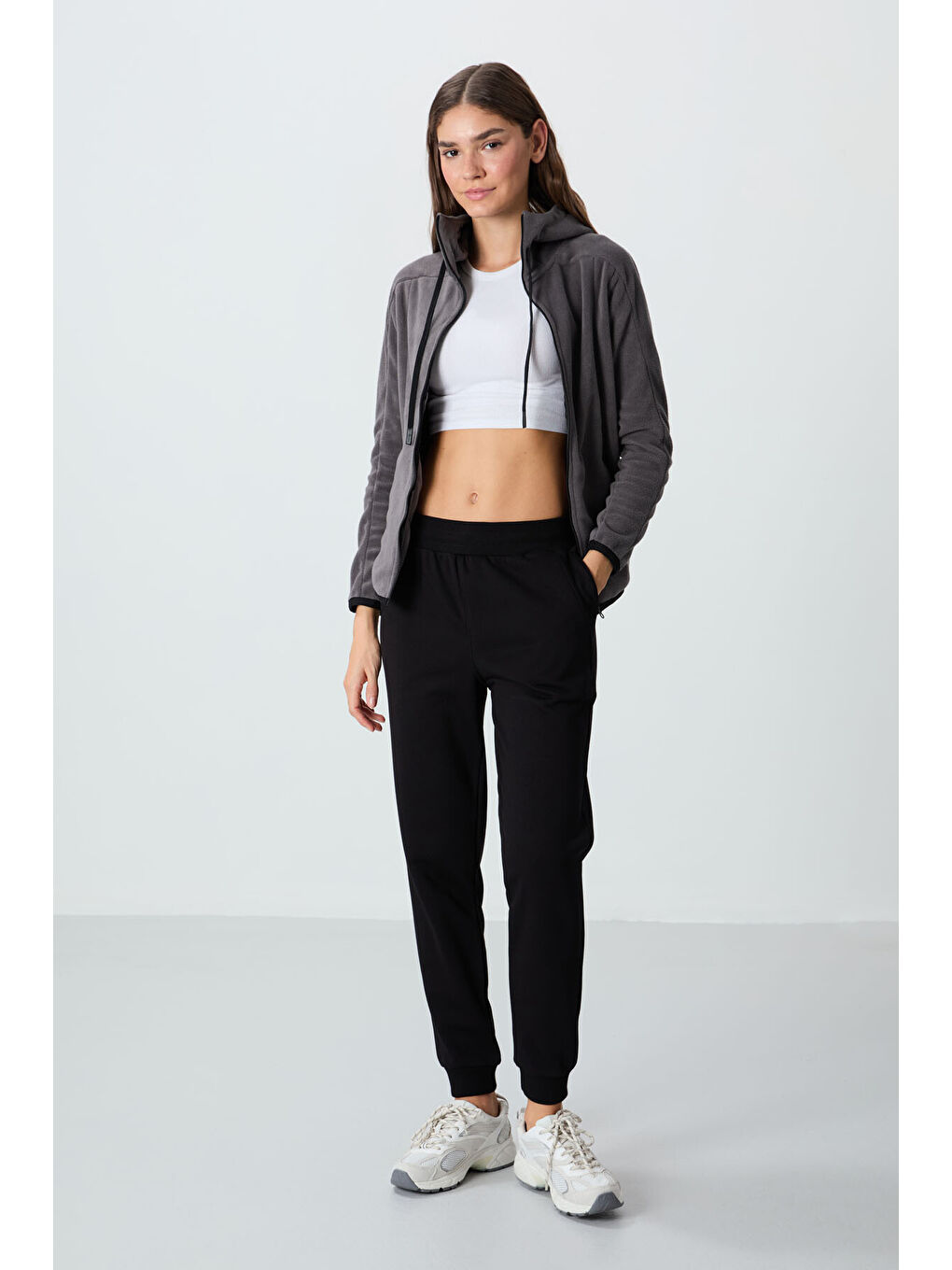 Siyah Kompakt Pamuklu Kalın Pürüzsüz Dokulu Standart Fit Kadın Eşofman Altı - 94660