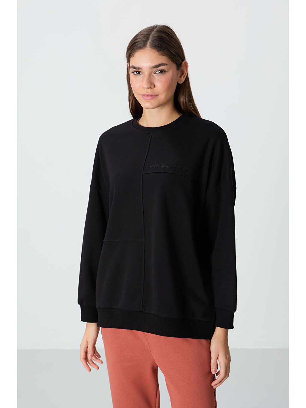 Siyah Kompakt Pamuklu Kalın Pürüzsüz Dokulu O Yaka Oversize Fit Kadın Sweatshirt - 97288-3