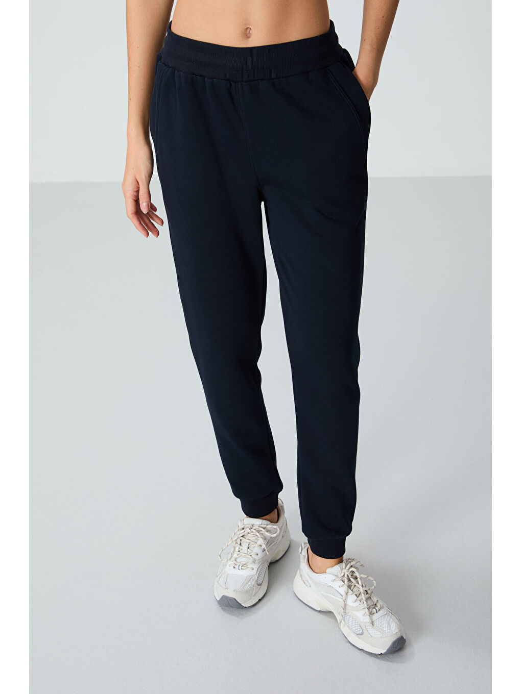 Lacivert Kompakt Pamuklu Kalın Pürüzsüz Dokulu Standart Fit Kadın Eşofman Altı - 94660-1