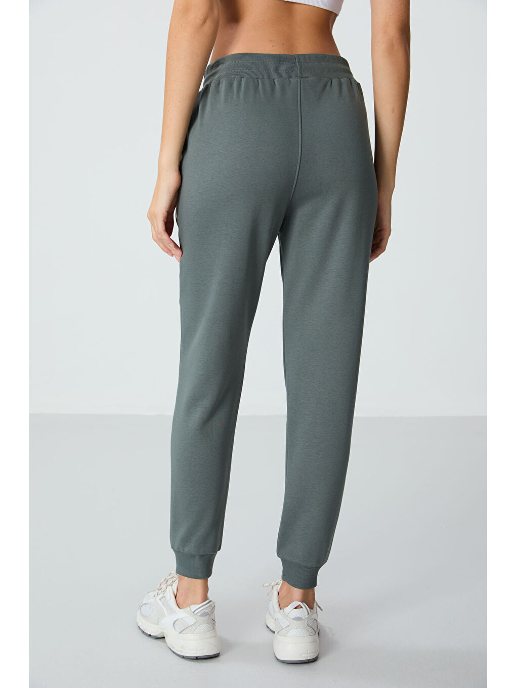 Haki Kompakt Pamuklu Kalın Pürüzsüz Dokulu Standart Fit Kadın Eşofman Altı - 94660-4