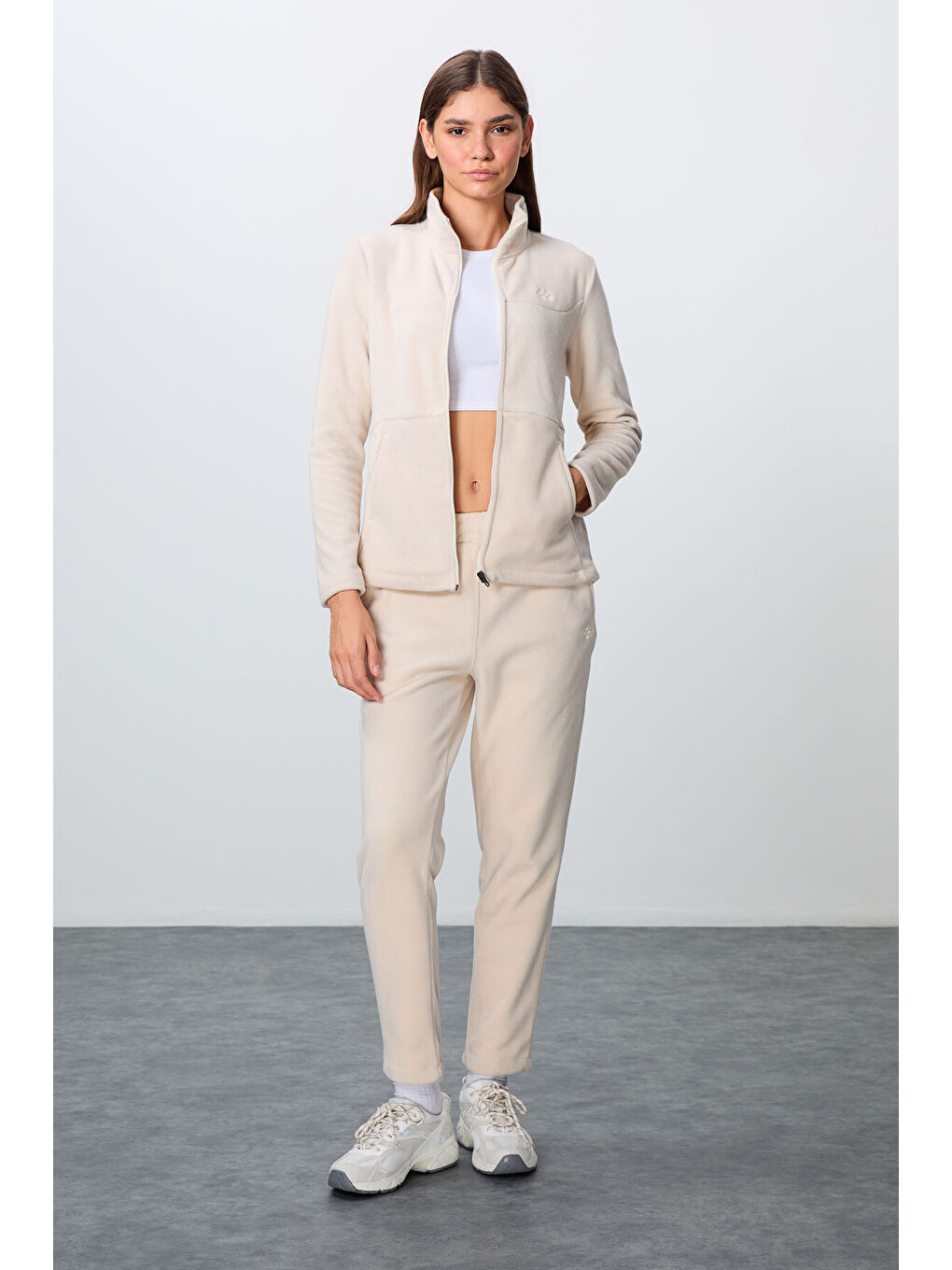 Bej Kalın Yumuşak Dokulu Dik Yaka Oversize Nakışlı Polar Kadın Eşofman Takım -95339-4