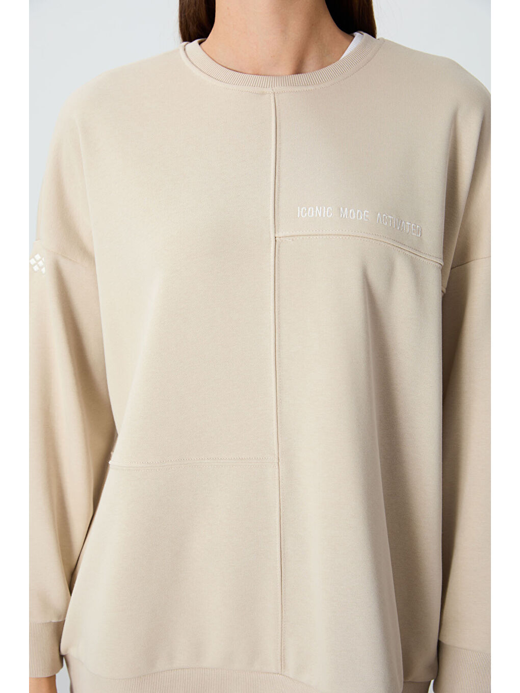 Bej Kompakt Pamuklu Kalın Pürüzsüz Dokulu O Yaka Oversize Fit Kadın Sweatshirt - 97288-2