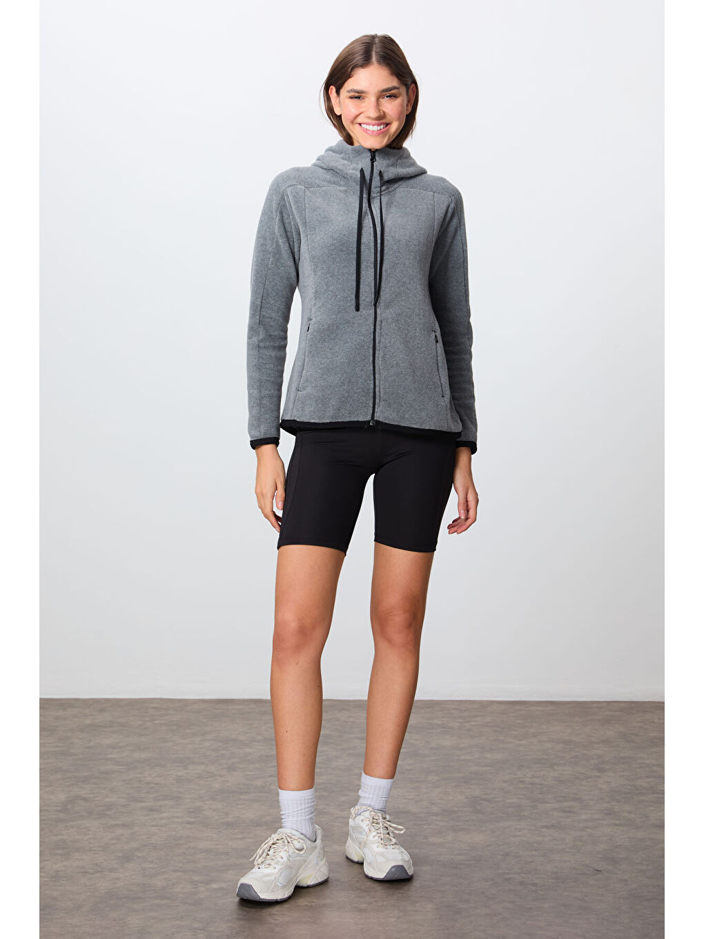 Gri Melanj Kalın Yumuşak Dokulu Kapüşonlu Standart Fit Nakışlı Polar Kadın Sweatshirt  97287-3