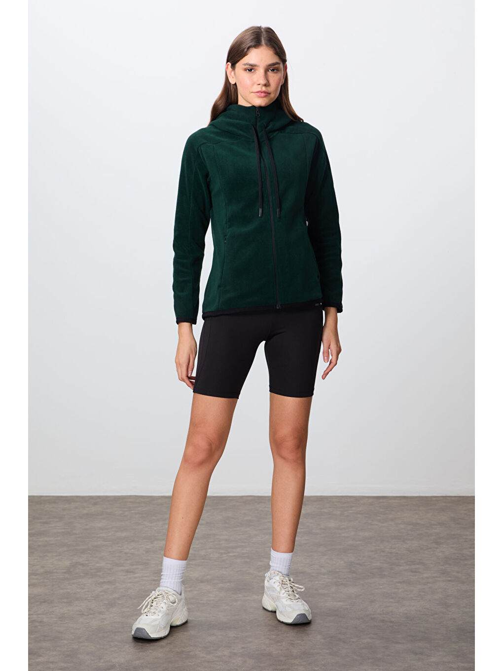 Çam Yeşili Kalın Yumuşak Dokulu Kapüşonlu Standart Fit Nakışlı Polar Kadın Sweatshirt  97287