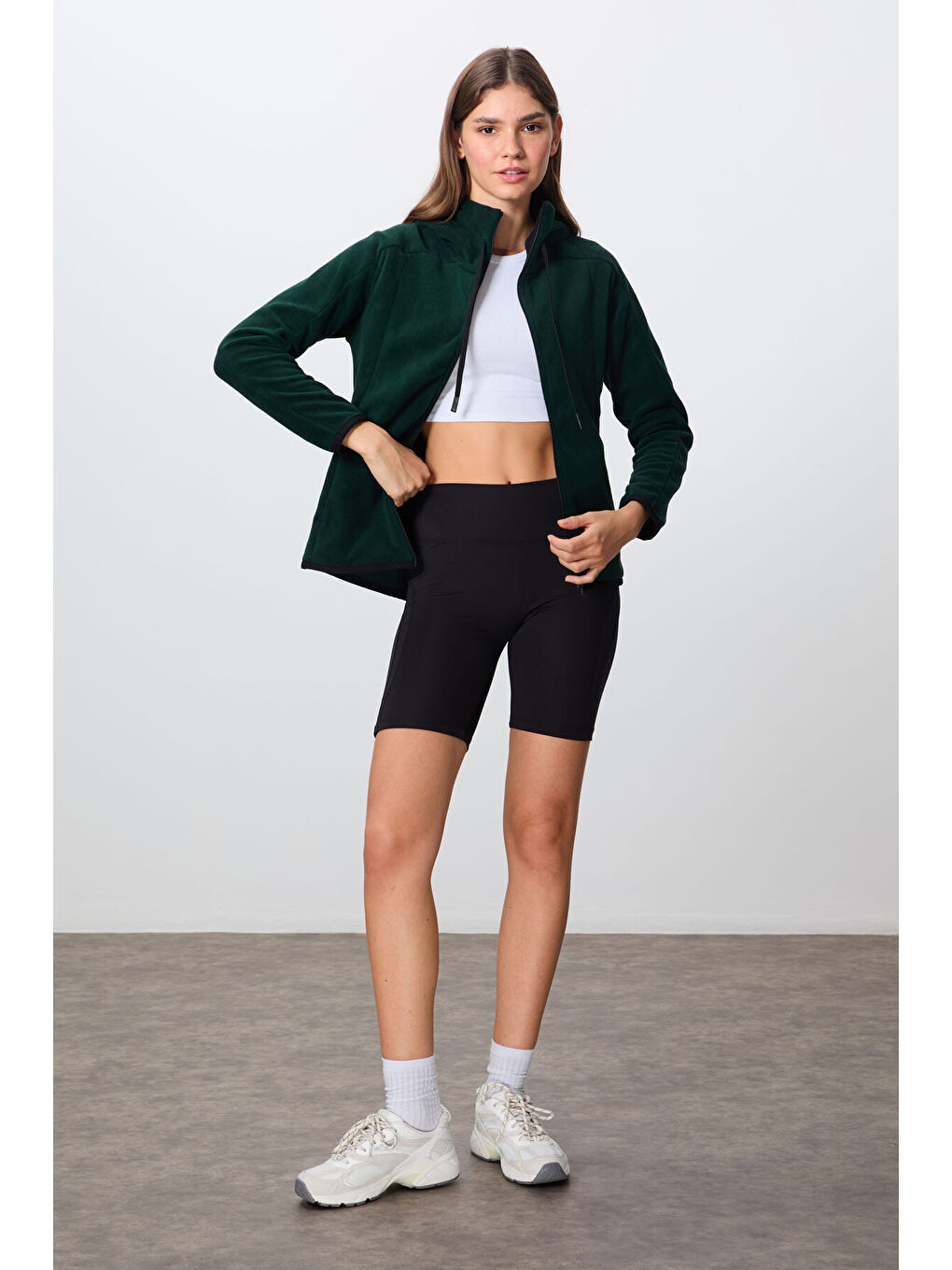 Çam Yeşili Kalın Yumuşak Dokulu Kapüşonlu Standart Fit Nakışlı Polar Kadın Sweatshirt  97287-2