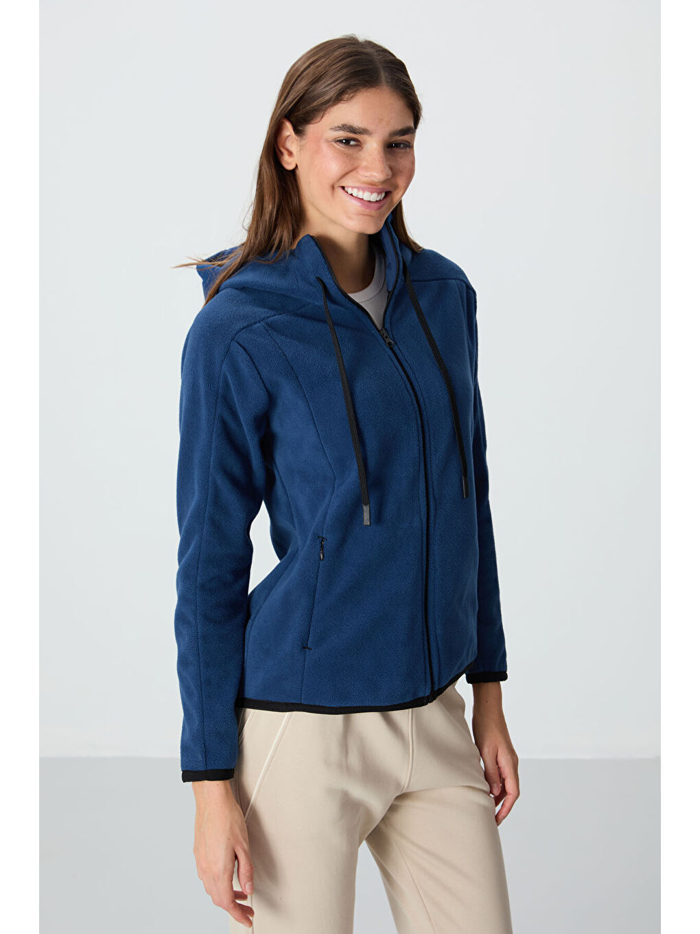 Lacivert Parlament Kalın Yumuşak Dokulu Kapüşonlu Standart Fit Nakışlı Polar Kadın Sweatshirt  97287-2