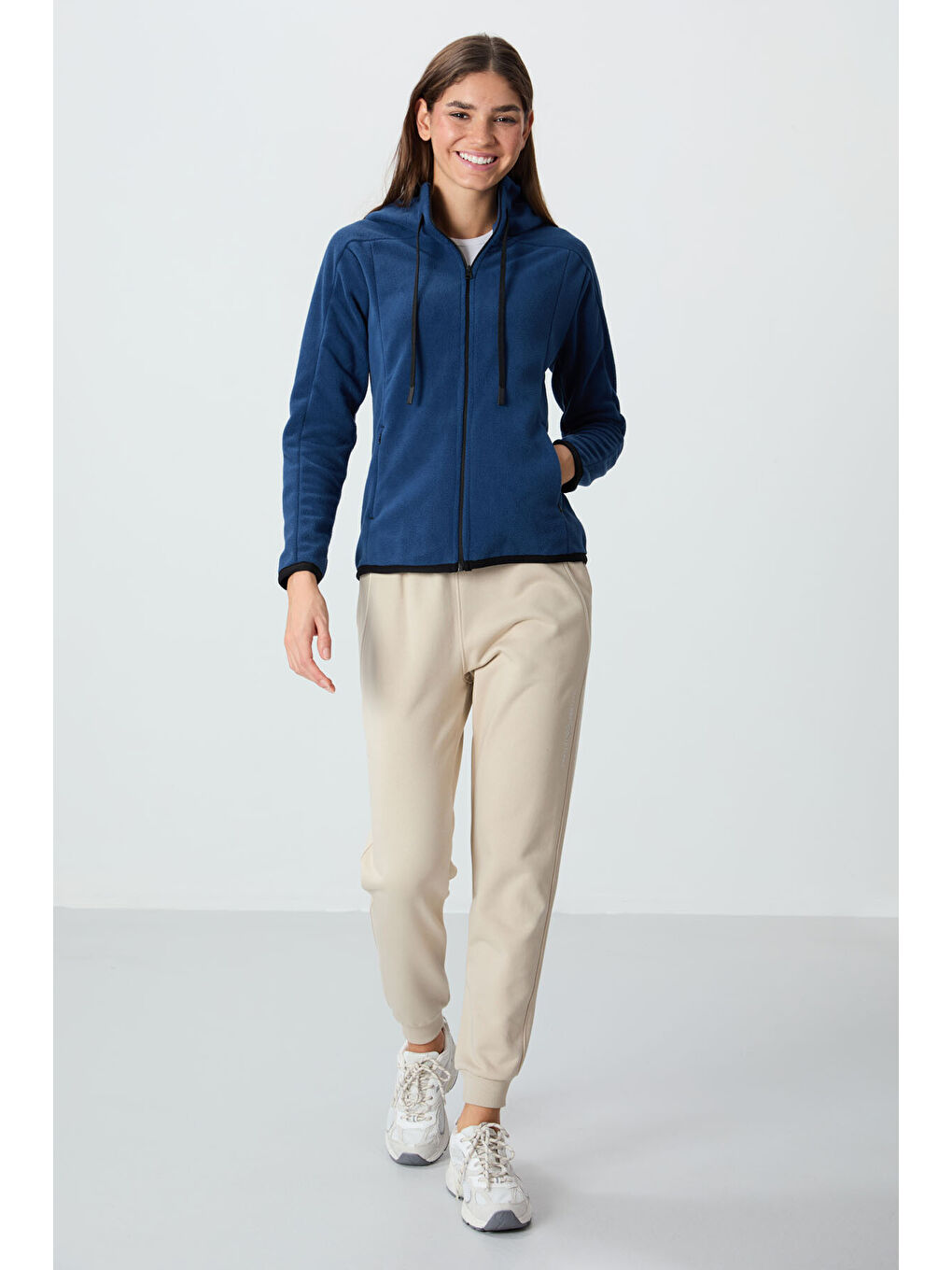 Lacivert Parlament Kalın Yumuşak Dokulu Kapüşonlu Standart Fit Nakışlı Polar Kadın Sweatshirt  97287-3