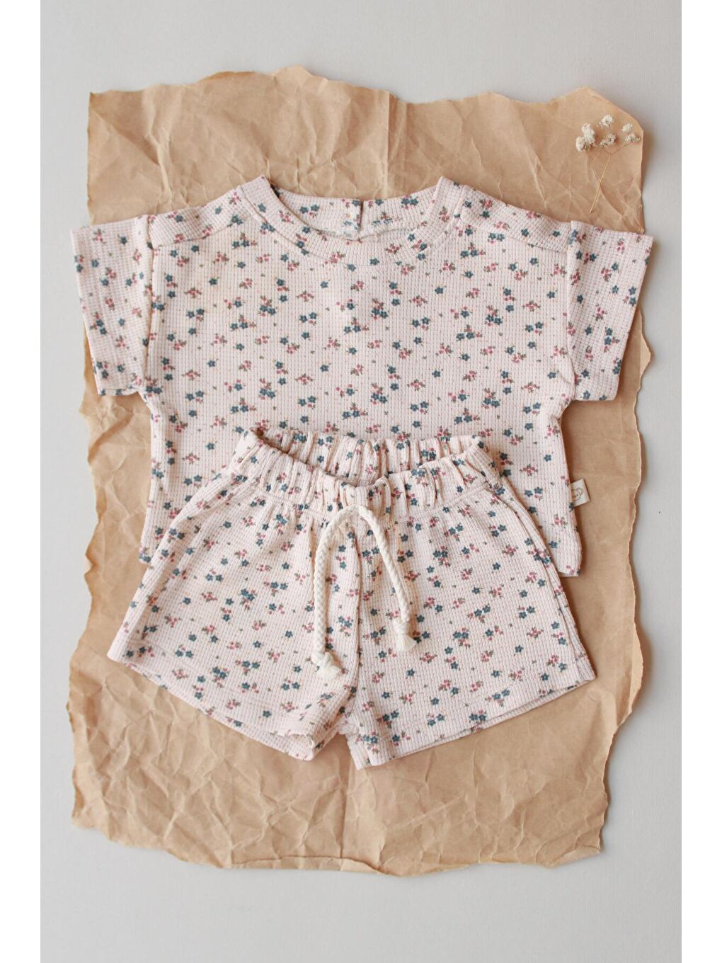 Bej Renkli Çiçek Baskılı Waffle Şort Takım-1