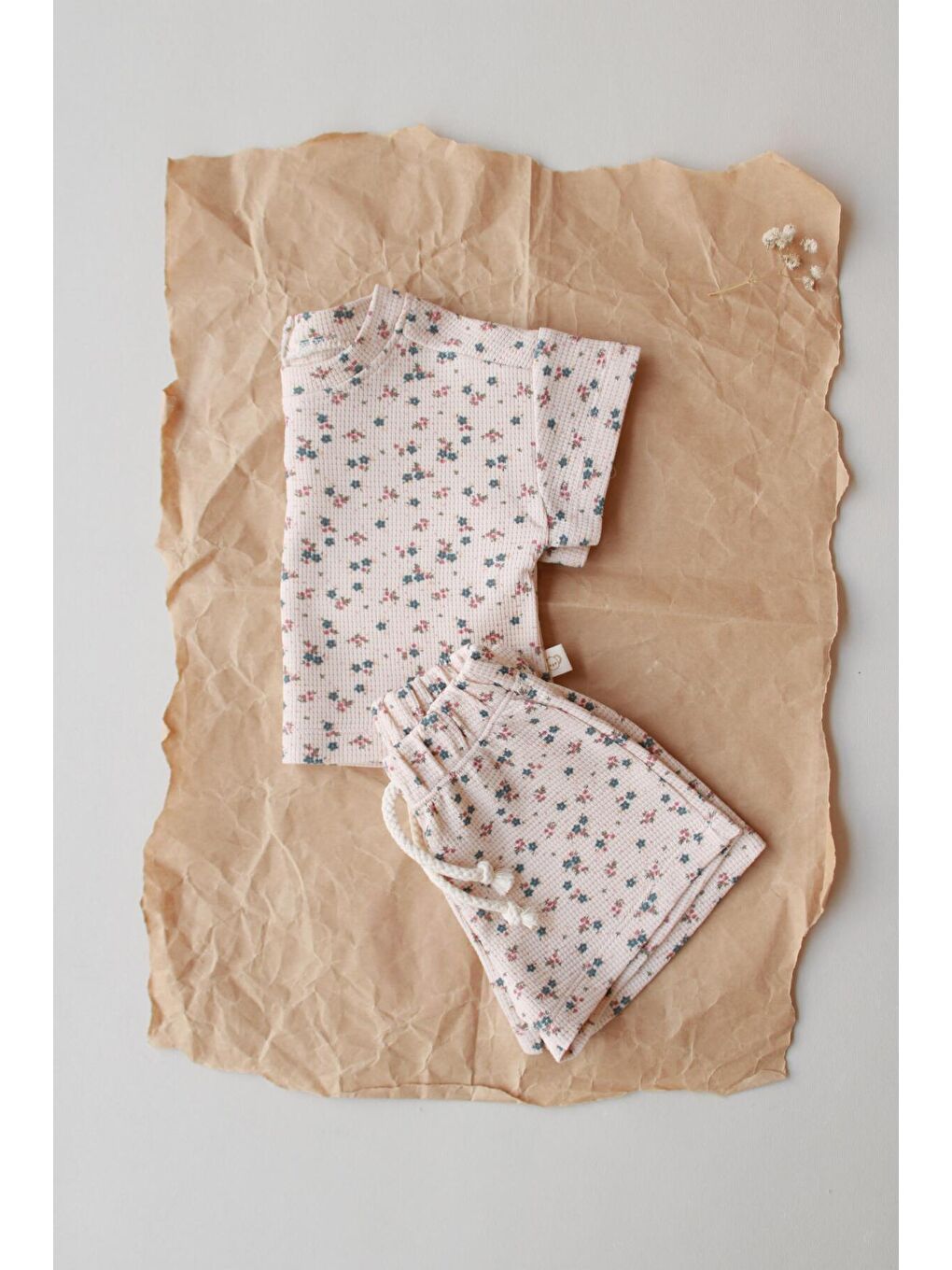 Bej Renkli Çiçek Baskılı Waffle Şort Takım-5