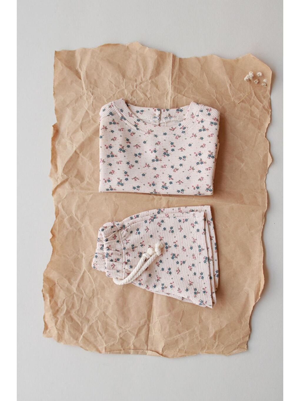 Bej Renkli Çiçek Baskılı Waffle Şort Takım-6