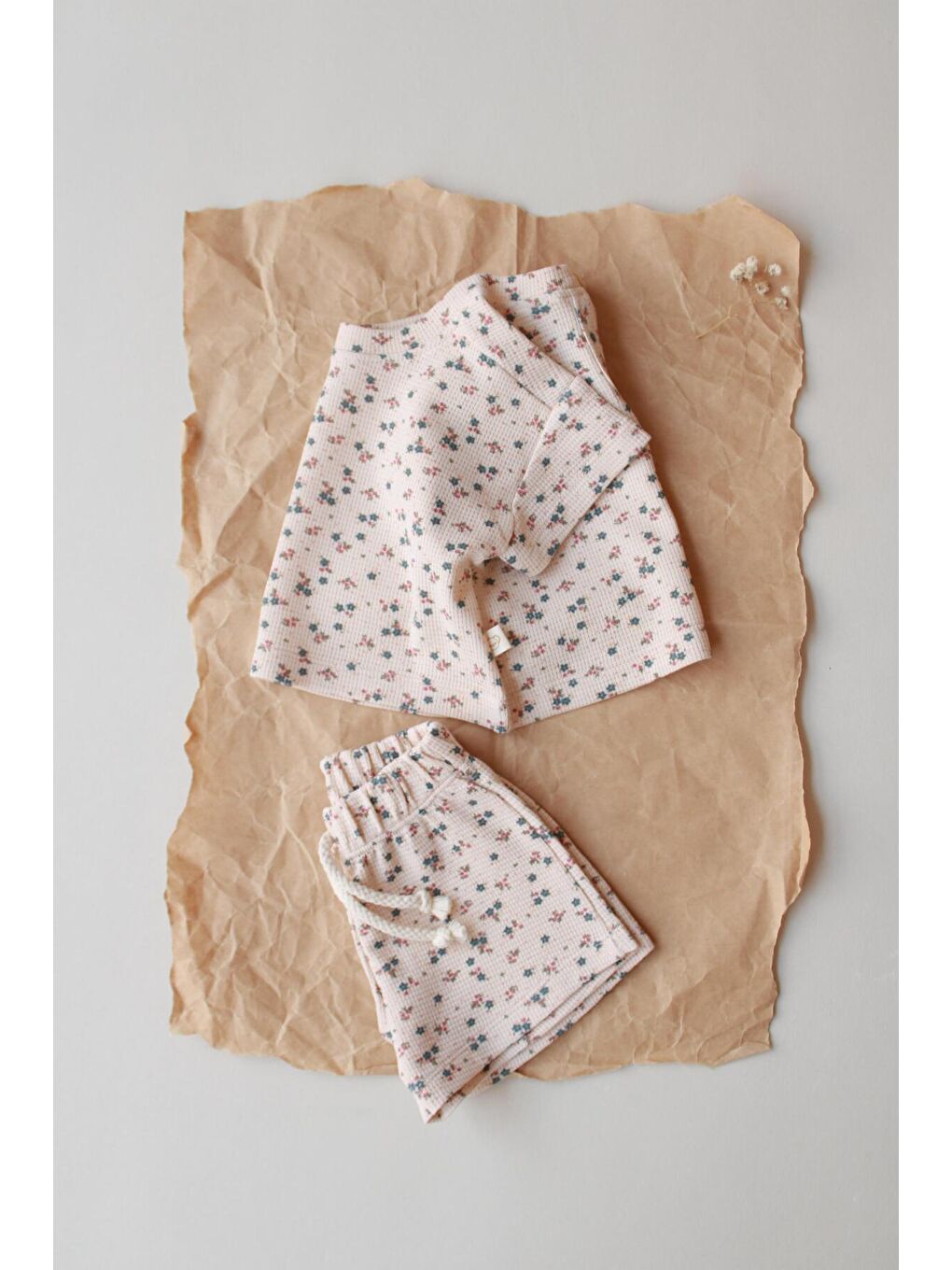 Bej Renkli Çiçek Baskılı Waffle Şort Takım-8