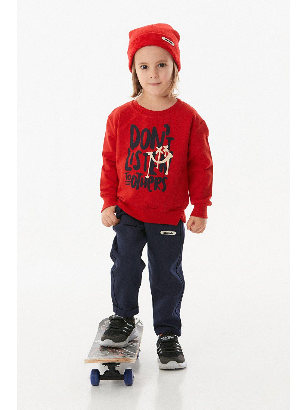 Kırmızı Şapka Aksesuarlı Baskılı Erkek Çocuk Takım