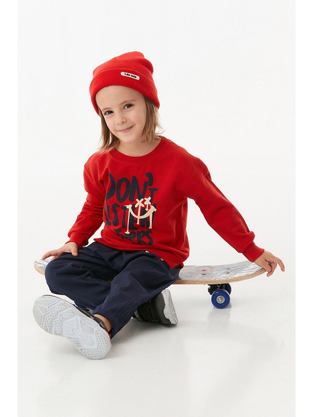 Kırmızı Şapka Aksesuarlı Baskılı Erkek Çocuk Takım-4