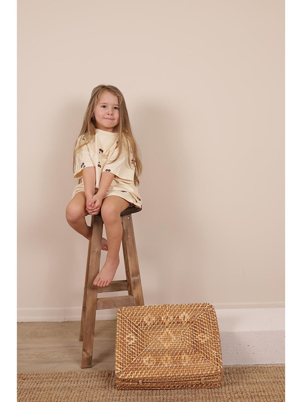 Bej Kiraz Baskılı Şortlu Takım-1