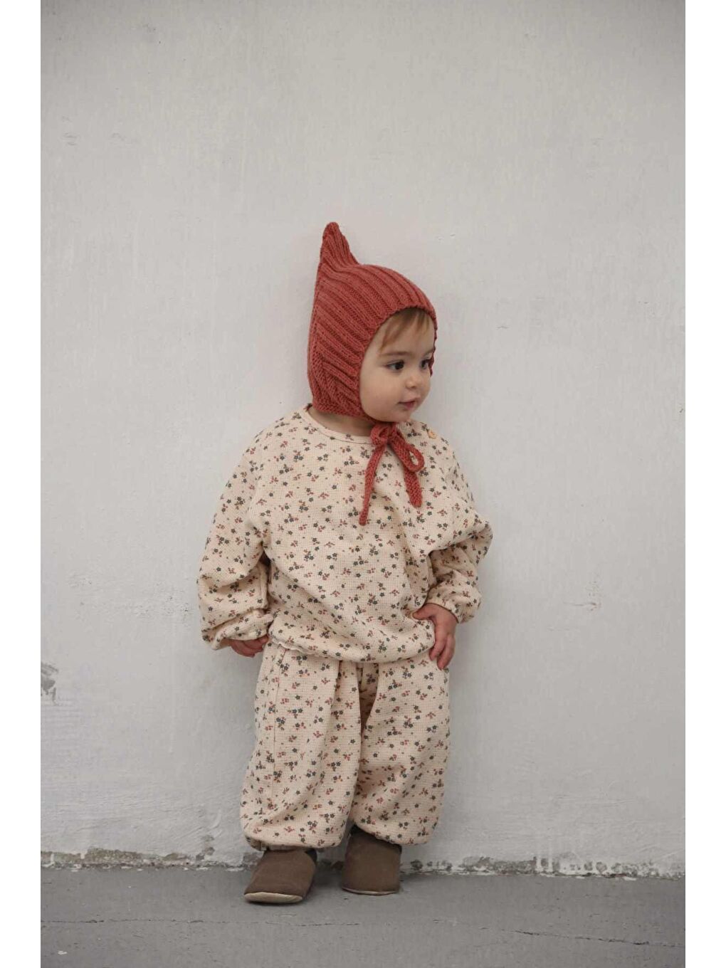 Bej Renkli Çiçek Baskılı Dantelli Şalvar Takım-1