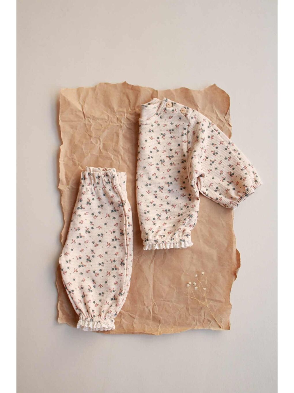 Bej Renkli Çiçek Baskılı Dantelli Şalvar Takım-7