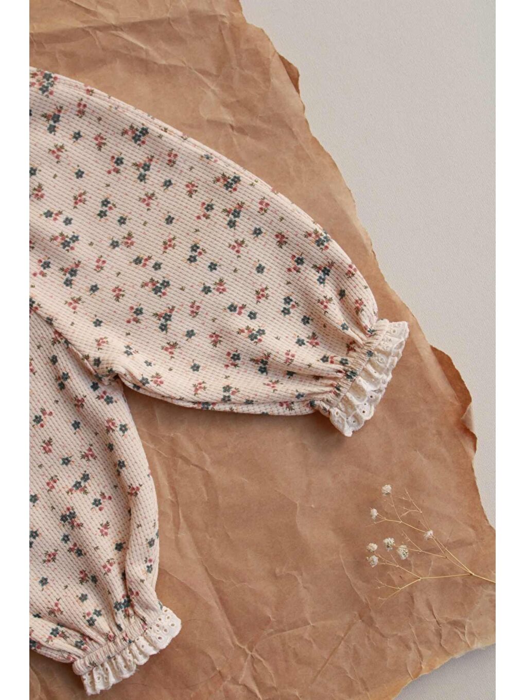 Bej Renkli Çiçek Baskılı Dantelli Şalvar Takım-8