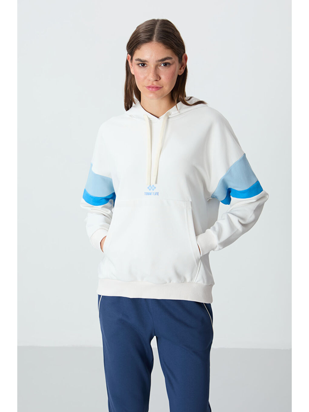 Ekru Kompakt Pamuklu Kalın Pürüzsüz Dokulu Kapüşonlu Oversize Fit Kadın Sweatshirt   97290-3