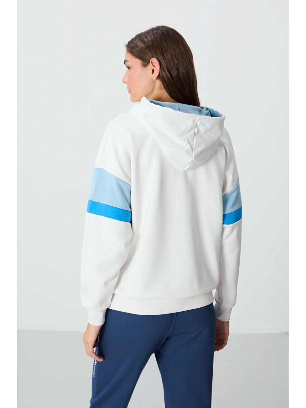 Ekru Kompakt Pamuklu Kalın Pürüzsüz Dokulu Kapüşonlu Oversize Fit Kadın Sweatshirt   97290-4