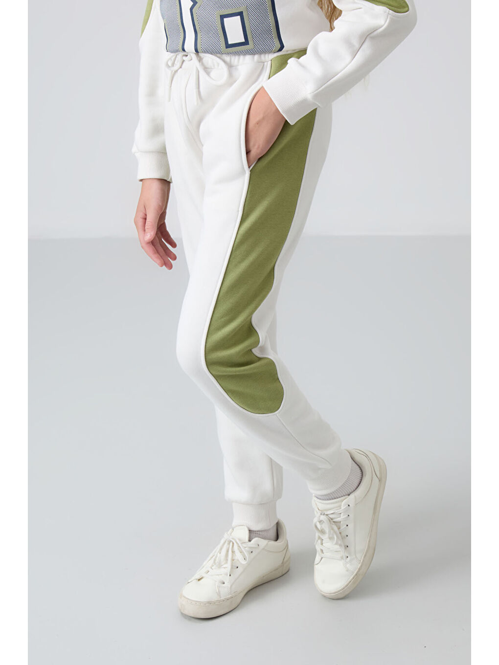 Ekru Pamuklu İçi Tüylü Yumuşak Dokulu Standart Fit Baskılı Kız Çocuk Eşofman Takım - 75170-4