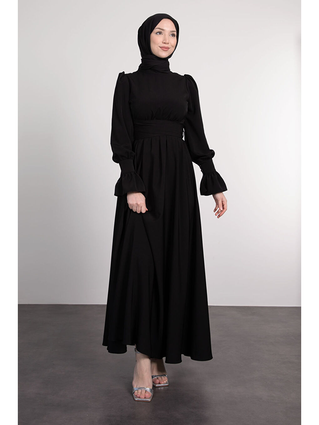 Siyah Kendinden Kemer Detaylı Tesettür Kadın Elbise-1