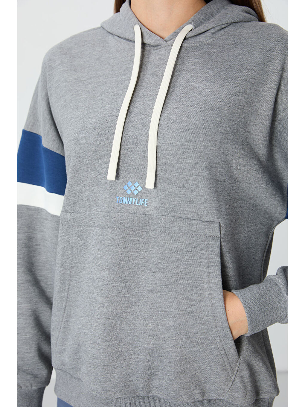 Gri Melanj Kompakt Pamuklu Kalın Pürüzsüz Dokulu Kapüşonlu Oversize Fit Kadın Sweatshirt   97290-1