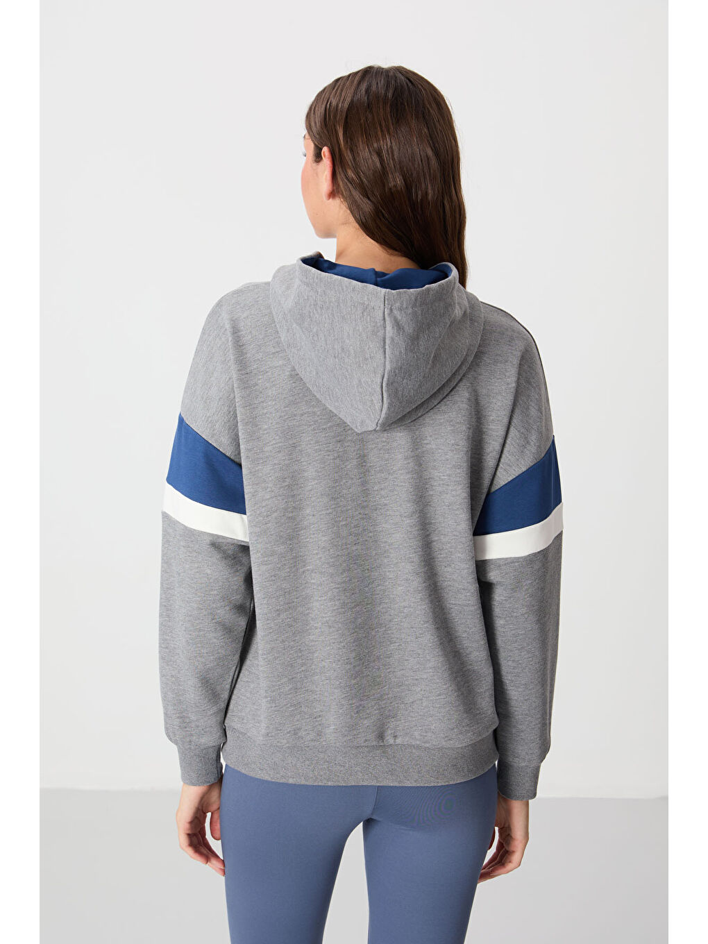 Gri Melanj Kompakt Pamuklu Kalın Pürüzsüz Dokulu Kapüşonlu Oversize Fit Kadın Sweatshirt   97290-4