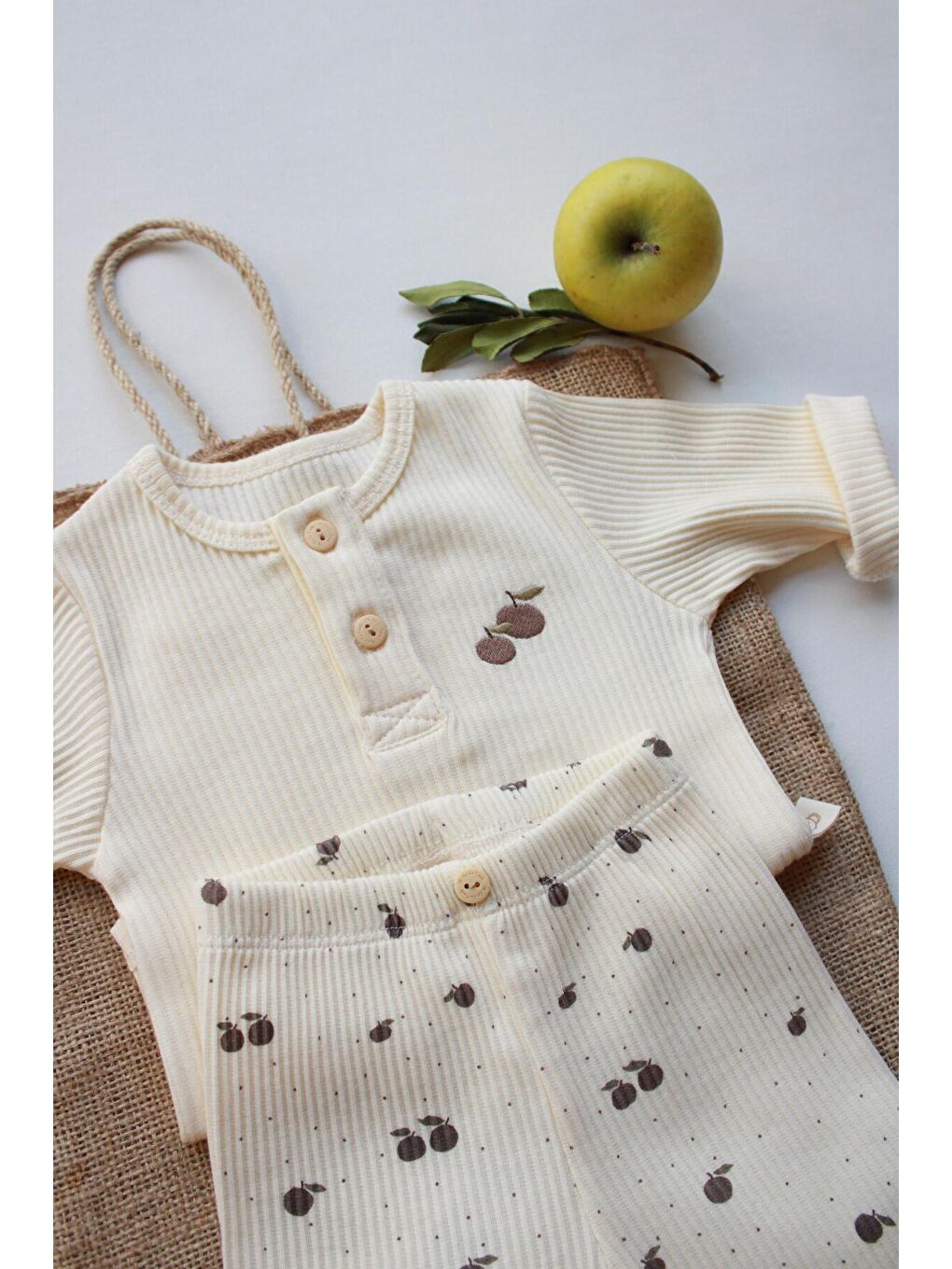 Ekru Elma Nakışlı Mona Serisi Uzun Kollu Body Tayt Set-6