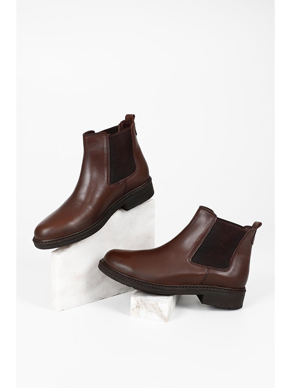 Kahverengi Hakiki Deri Yuvarlak Burun Kauçuk Taban Topuklu Lastikli Kadın Günlük Chelsea Bot 42424