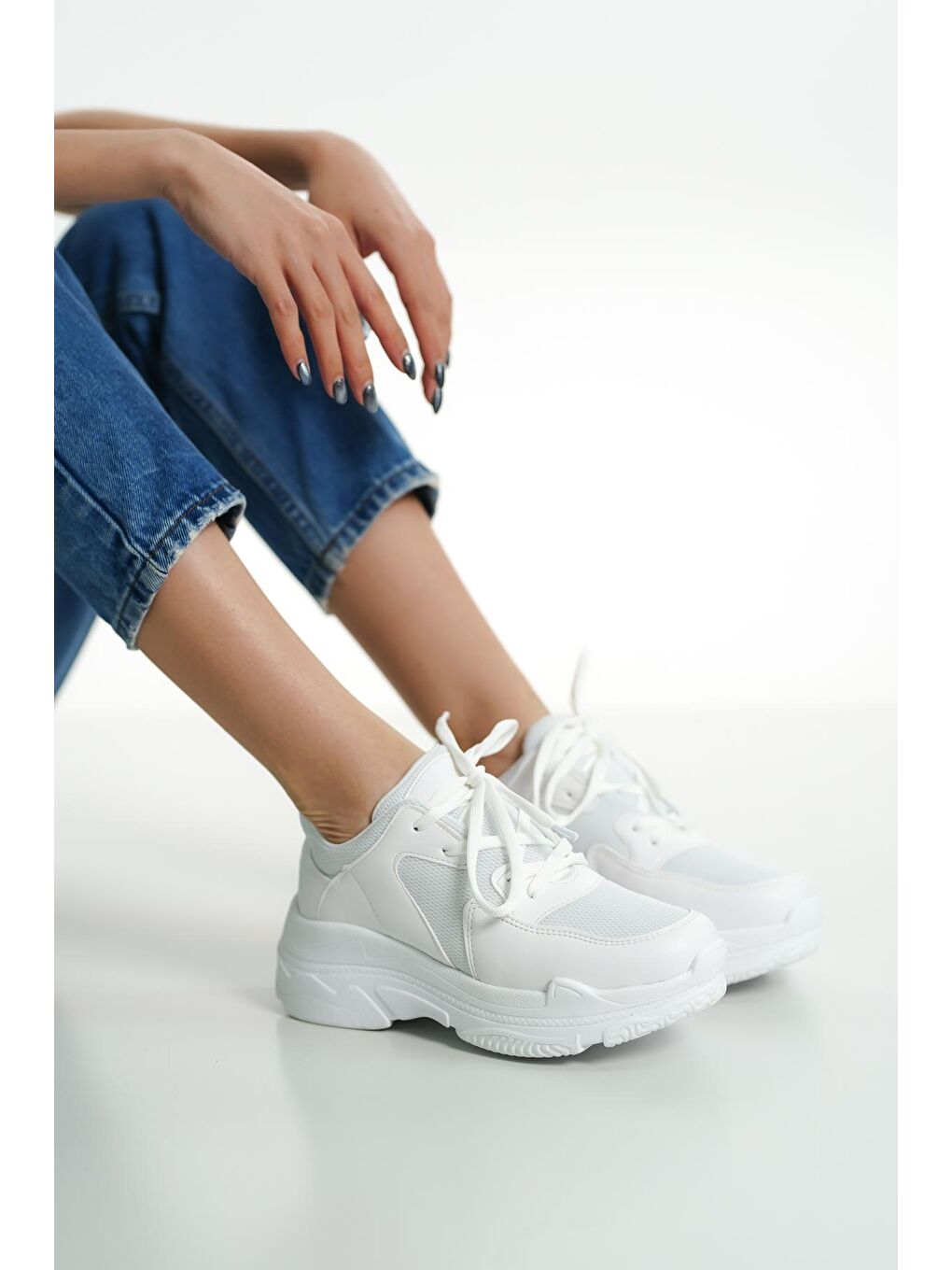 Beyaz Bağcıklı Yüksek Taban Kadın Spor Ayakkabı K-10-1