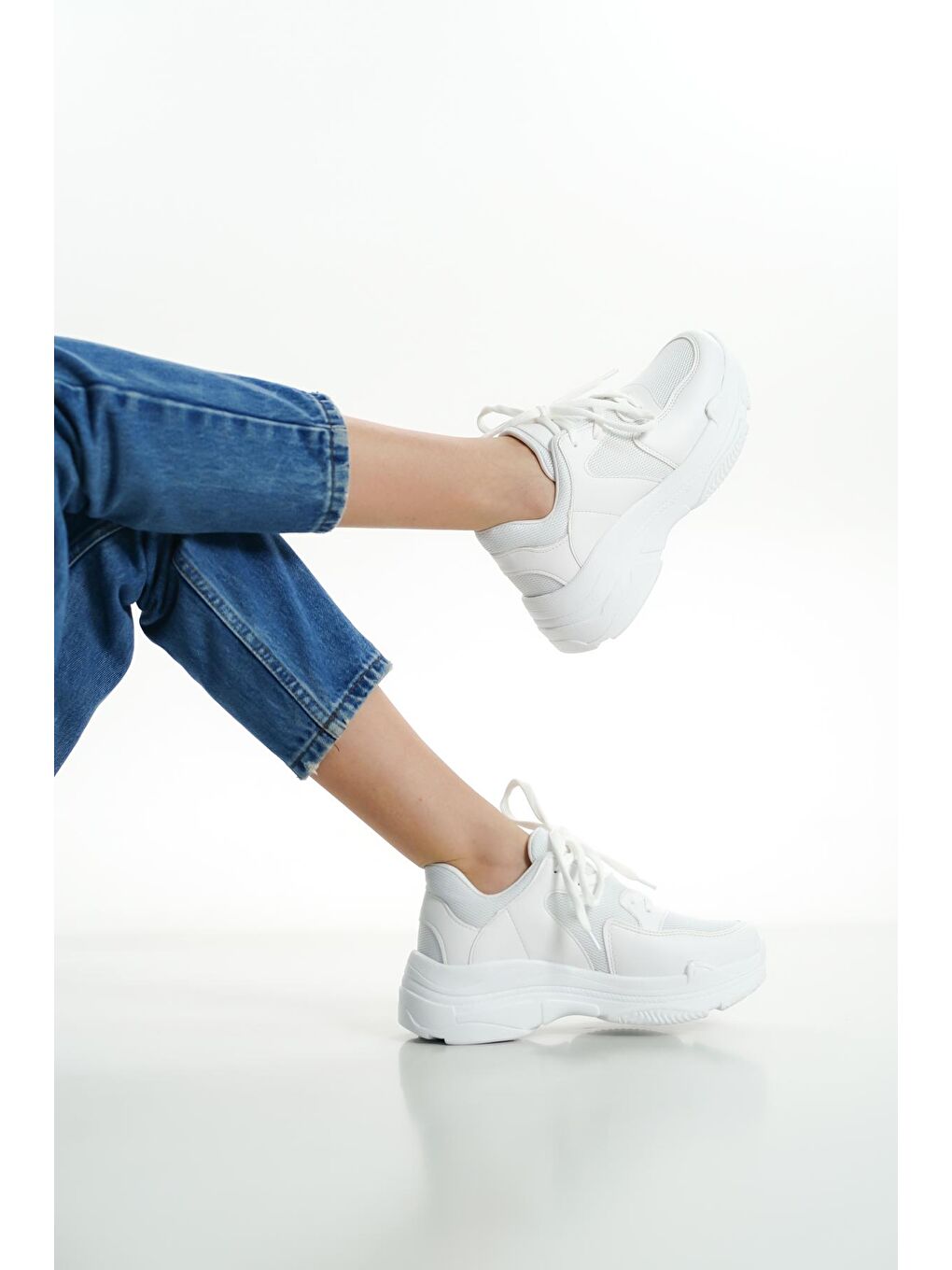 Beyaz Bağcıklı Yüksek Taban Kadın Spor Ayakkabı K-10-2