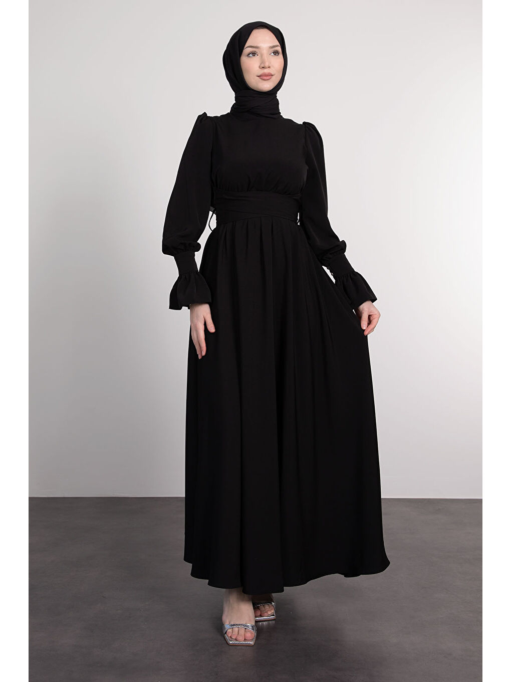 Siyah Kendinden Kemer Detaylı Tesettür Kadın Elbise-4