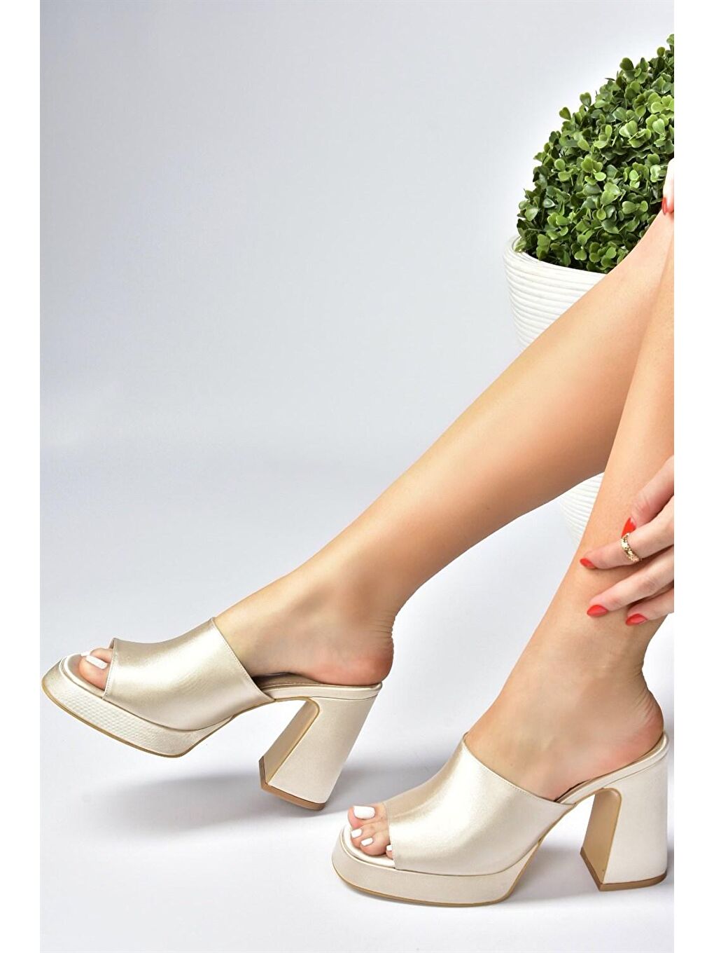 M570021204 Bej Kadın Terlik-1