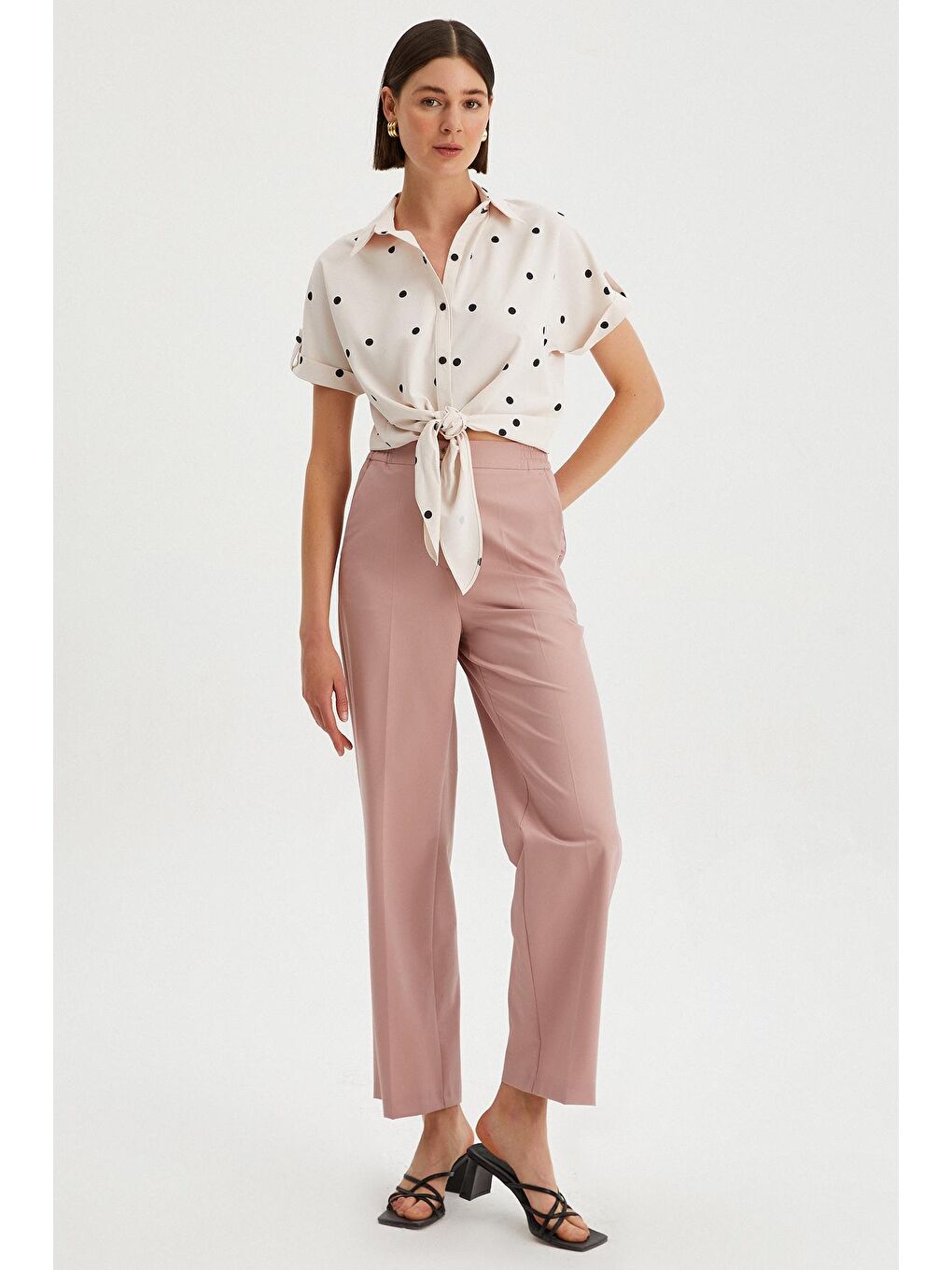 Bej Kadın Gömlek Yaka Puantiyeli Bağlama Detaylı Apoletli Gömlek-1